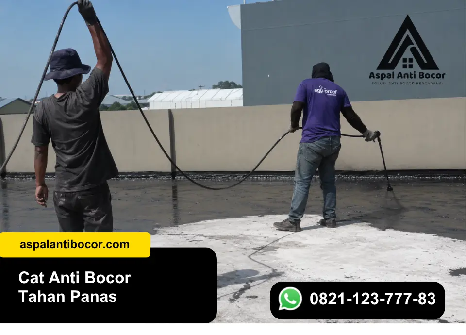 Aplikasi cat anti bocor tahan panas pada atap dak beton yang terkena sinar matahari langsung