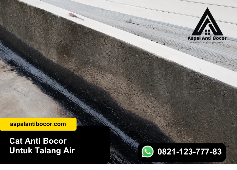 Pembersihan talang air sebelum aplikasi cat anti bocor waterproofing