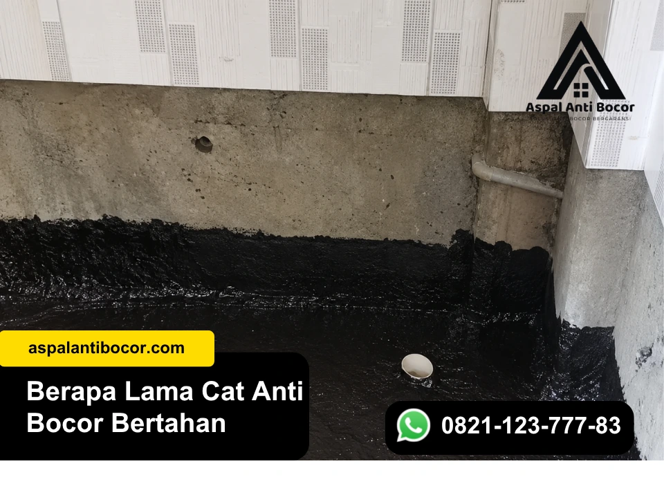 Pemeriksaan keretakan dan pengelupasan cat anti bocor pada atap beton rumah